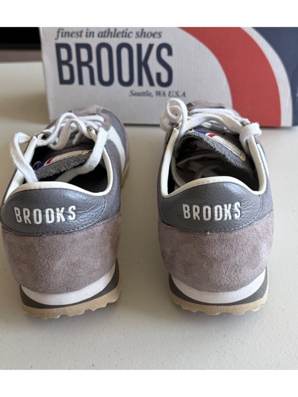 BROOKS ATHLETIC SHOES Women's Varsity Vanguard Running Sneaker - Picture 3 of 6